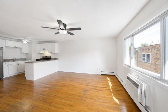 4306 N Keystone Avenue 303, Chicago, IL 60641