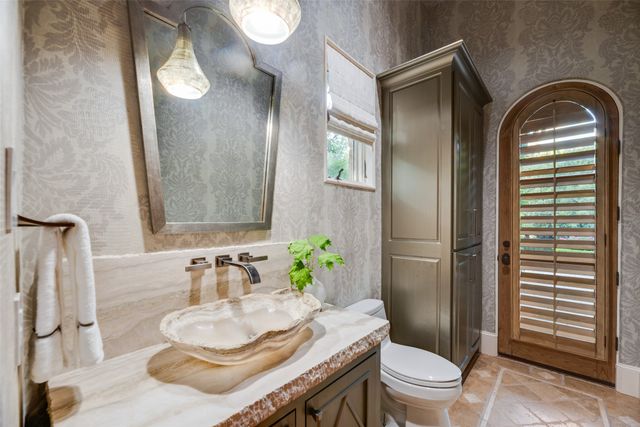 2255 King Fisher Drive, Westlake, TX 76262