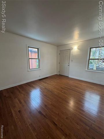 734 Highland Street, Wyandotte, MI 48192