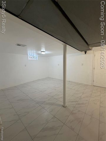 734 Highland Street, Wyandotte, MI 48192