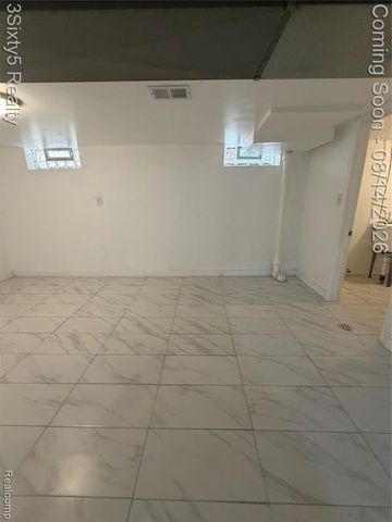 734 Highland Street, Wyandotte, MI 48192