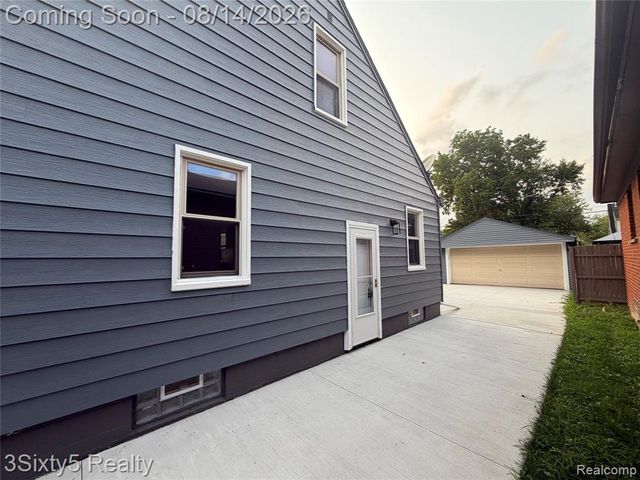 734 Highland Street, Wyandotte, MI 48192