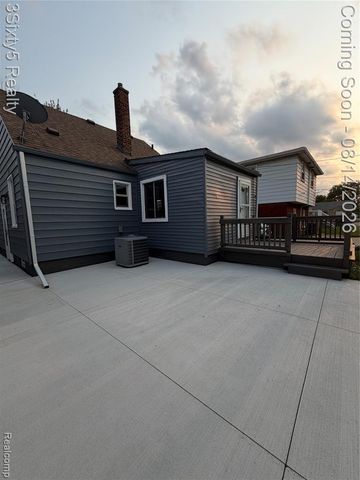 734 Highland Street, Wyandotte, MI 48192