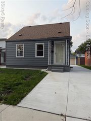 734 Highland Street, Wyandotte, MI 48192