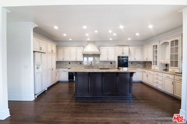 2480 Briarcrest Road, Beverly Hills, CA 90210