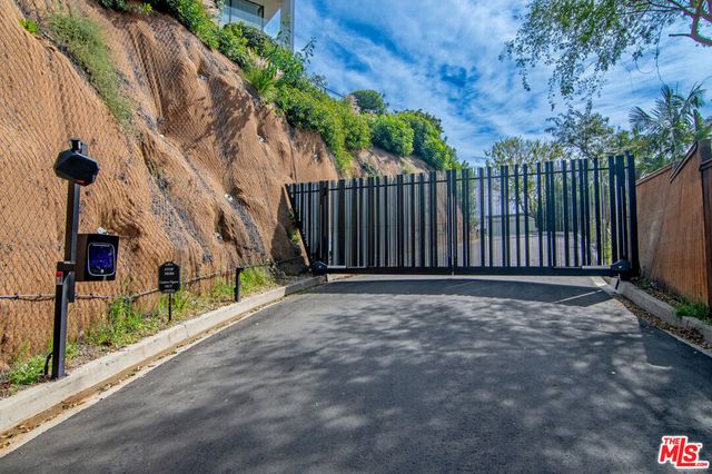 2480 Briarcrest Road, Beverly Hills, CA 90210