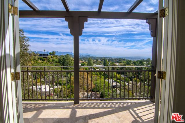 2480 Briarcrest Road, Beverly Hills, CA 90210