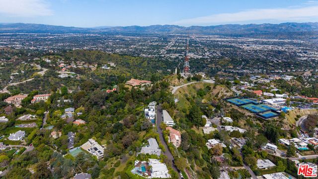 2480 Briarcrest Road, Beverly Hills, CA 90210