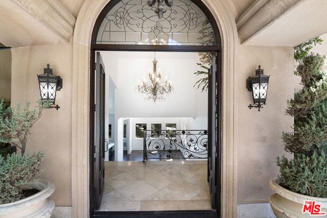 2480 Briarcrest Road, Beverly Hills, CA 90210