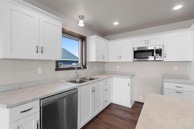 1621 FRONTIER ROAD, Luxemburg, WI 54217
