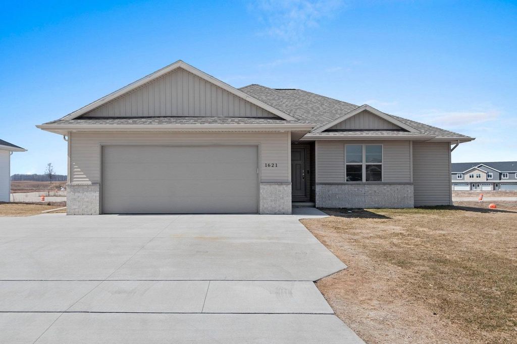 1621 FRONTIER ROAD, Luxemburg, WI 54217