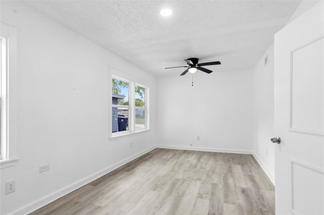 3018 Vance Avenue, Texas City, TX 77590