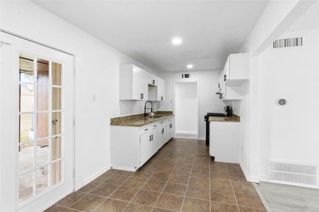 3018 Vance Avenue, Texas City, TX 77590
