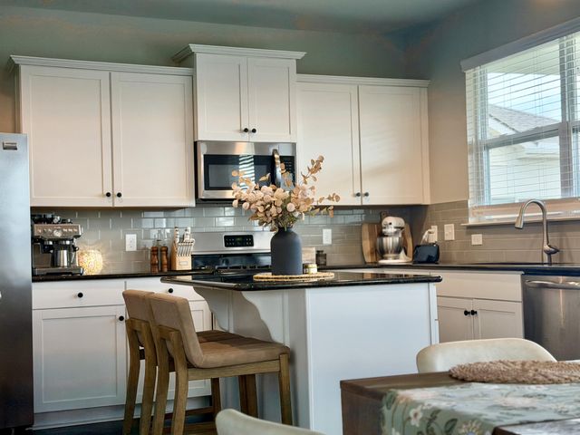 1045 Keeneland DR, Spring Hill, TN 37174