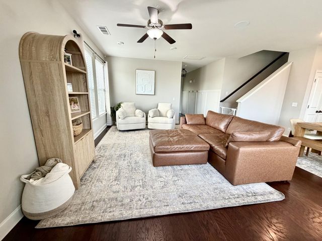 1045 Keeneland DR, Spring Hill, TN 37174