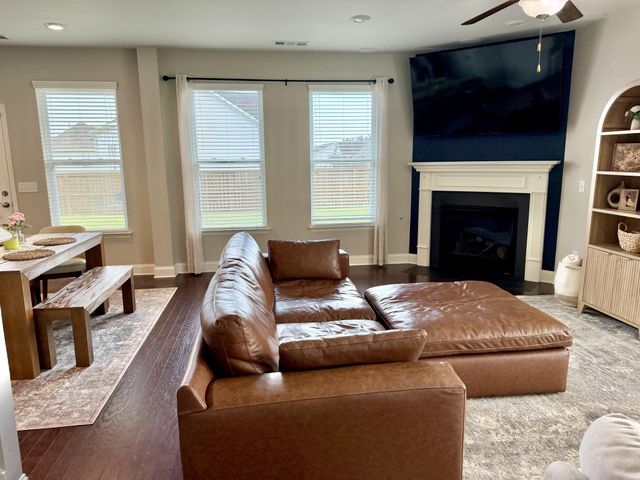 1045 Keeneland DR, Spring Hill, TN 37174