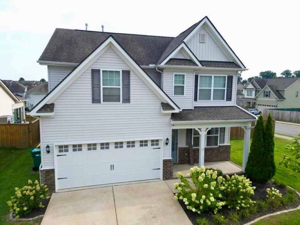 1045 Keeneland DR, Spring Hill, TN 37174