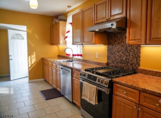 264 Sherman St, Passaic City, NJ 07055