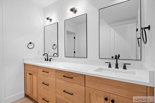 5804 Dune Village Way, Idaho Falls, ID 83404