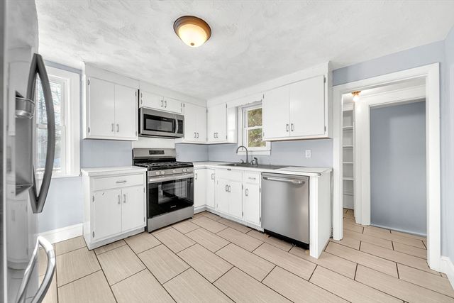 8 Sumner St, Dedham, MA 02026