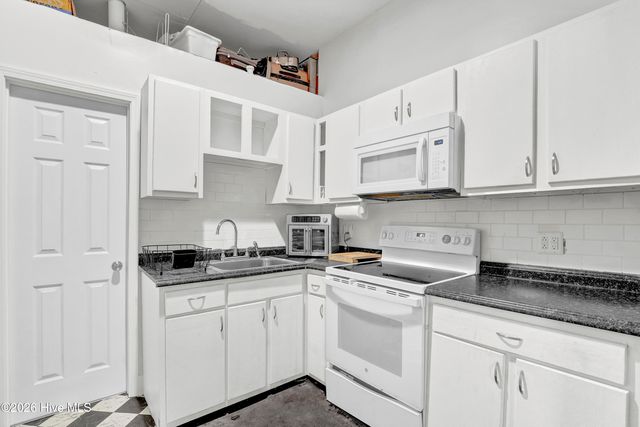 106 N Oak Drive, Holly Ridge, NC 28445