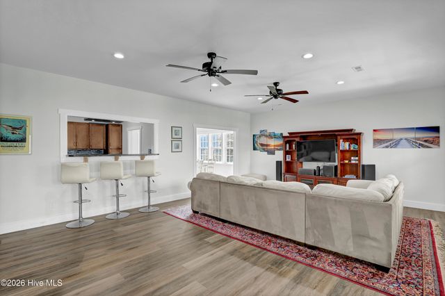 106 N Oak Drive, Holly Ridge, NC 28445