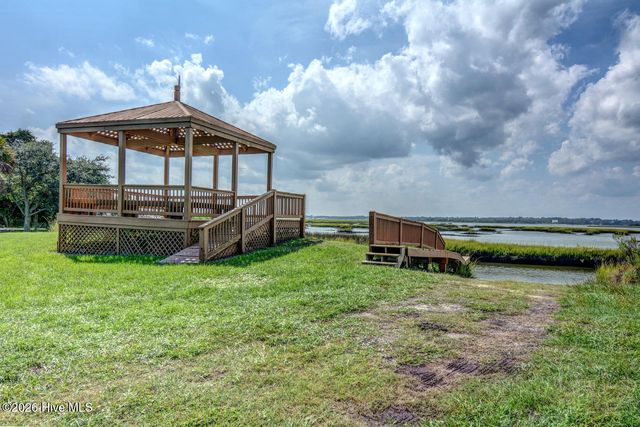 106 N Oak Drive, Holly Ridge, NC 28445