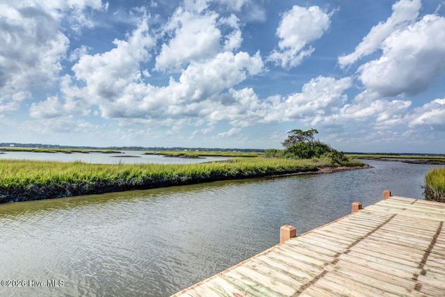 106 N Oak Drive, Holly Ridge, NC 28445