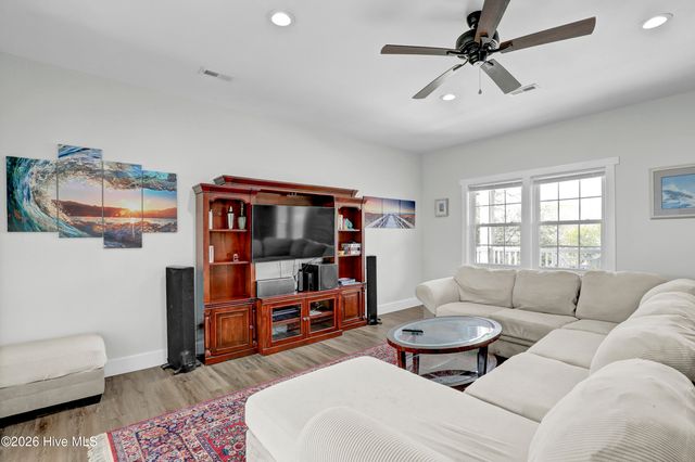 106 N Oak Drive, Holly Ridge, NC 28445