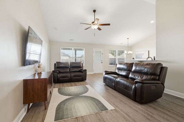 2079 Claudia Ln, Springfield, TN 37172
