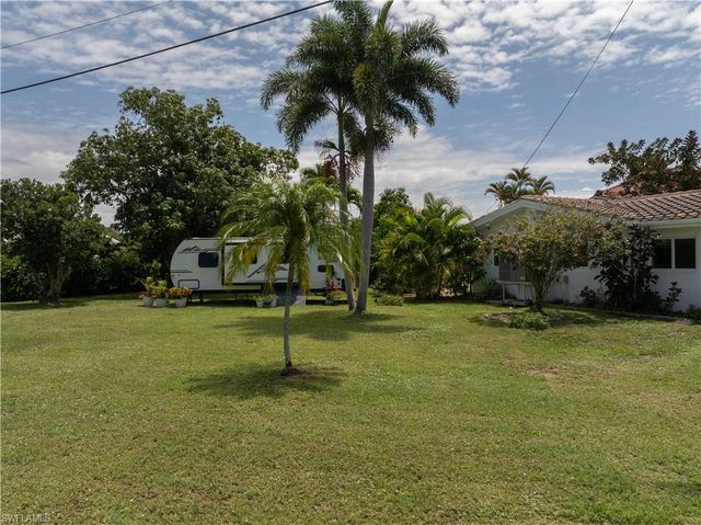1300 Thompson ST, North Fort Myers, FL 33903