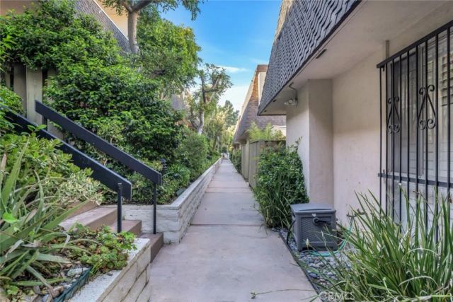 4173 W Sarah Street 8, Burbank, CA 91505