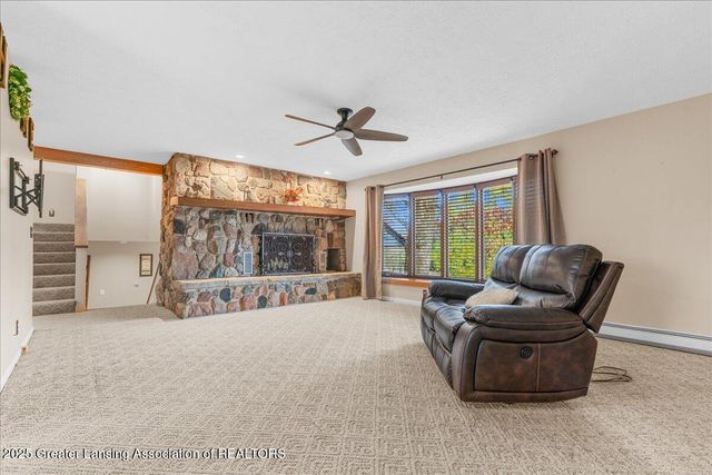 6325 W Lake Drive, Haslett, MI 48840