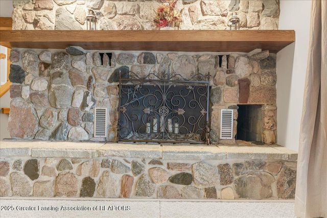 6325 W Lake Drive, Haslett, MI 48840