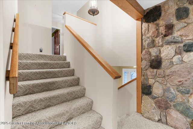 6325 W Lake Drive, Haslett, MI 48840