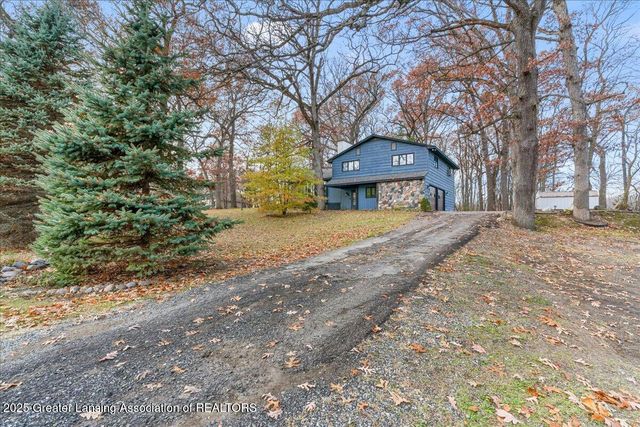 6325 W Lake Drive, Haslett, MI 48840