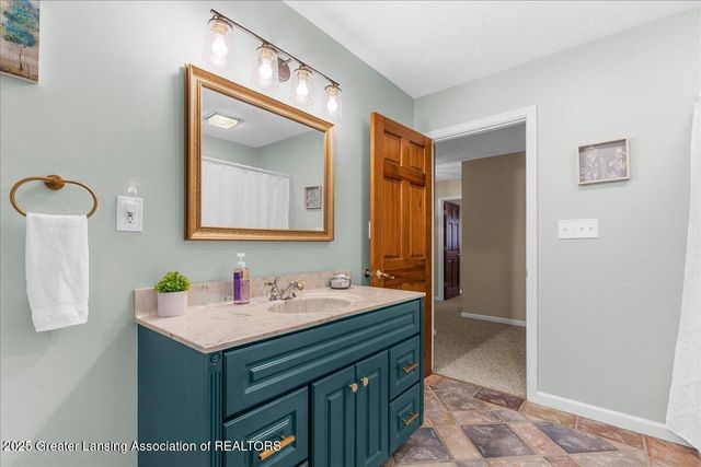 6325 W Lake Drive, Haslett, MI 48840