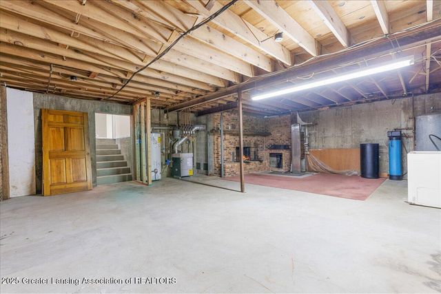 6325 W Lake Drive, Haslett, MI 48840