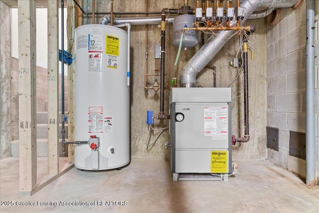 6325 W Lake Drive, Haslett, MI 48840