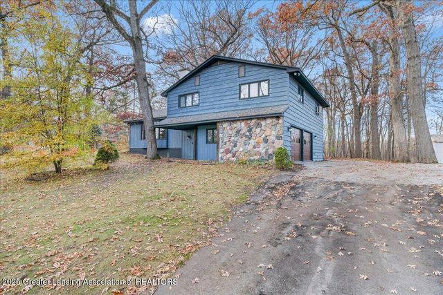6325 W Lake Drive, Haslett, MI 48840