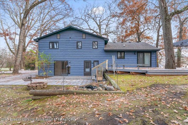 6325 W Lake Drive, Haslett, MI 48840