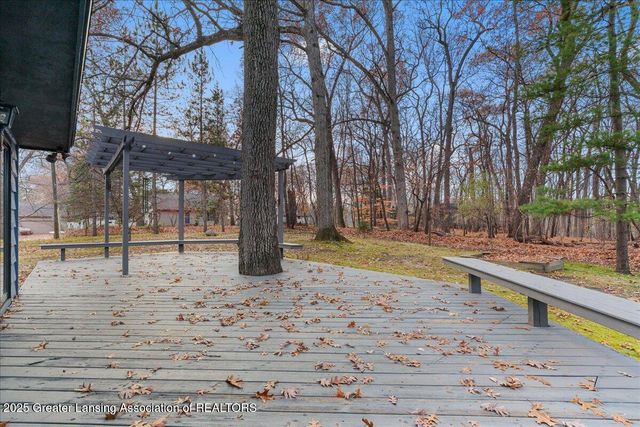 6325 W Lake Drive, Haslett, MI 48840