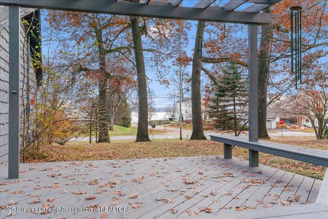 6325 W Lake Drive, Haslett, MI 48840