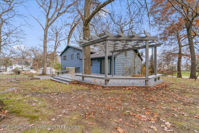 6325 W Lake Drive, Haslett, MI 48840