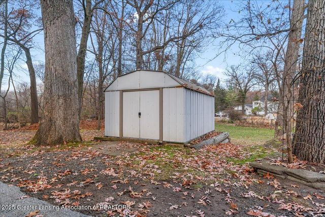 6325 W Lake Drive, Haslett, MI 48840