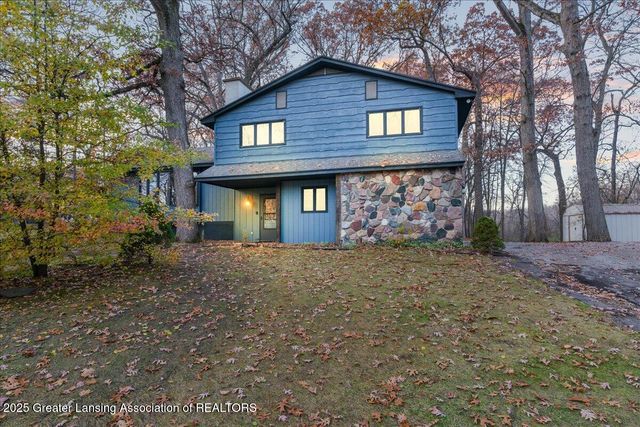 6325 W Lake Drive, Haslett, MI 48840