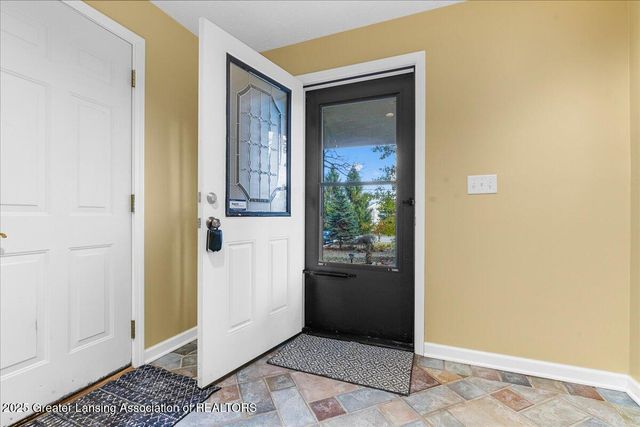 6325 W Lake Drive, Haslett, MI 48840