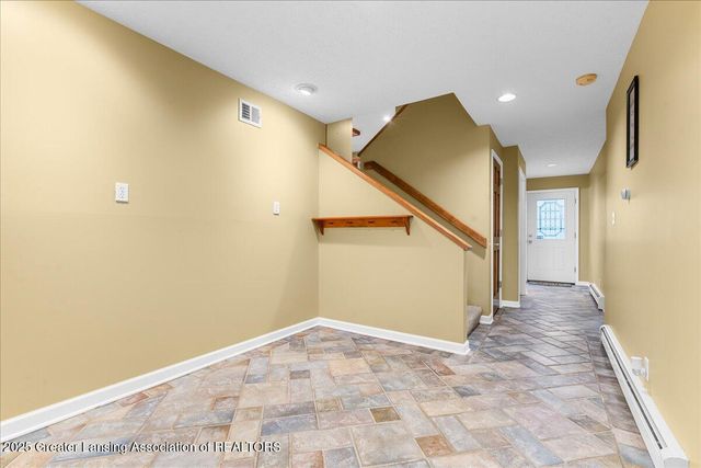 6325 W Lake Drive, Haslett, MI 48840