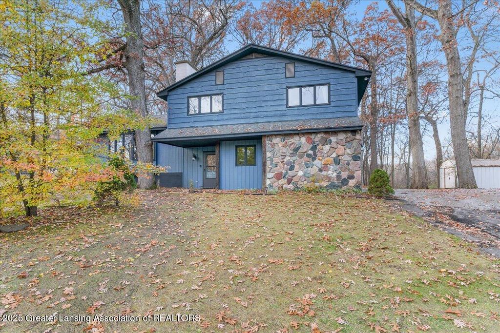 6325 W Lake Drive, Haslett, MI 48840