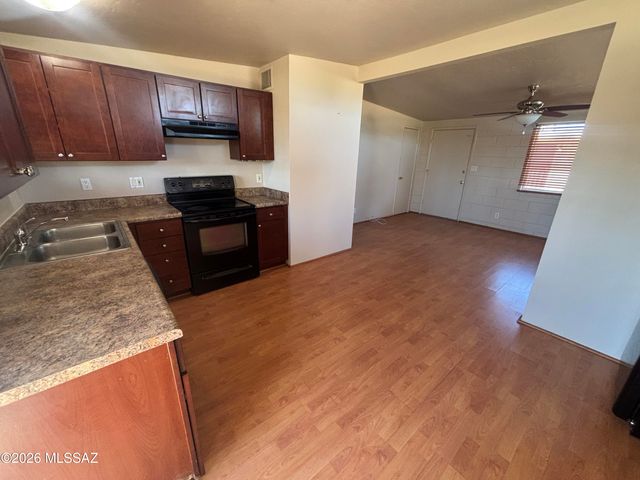 2821 N Columbus Blvd Apt 10, Tucson, AZ 85712